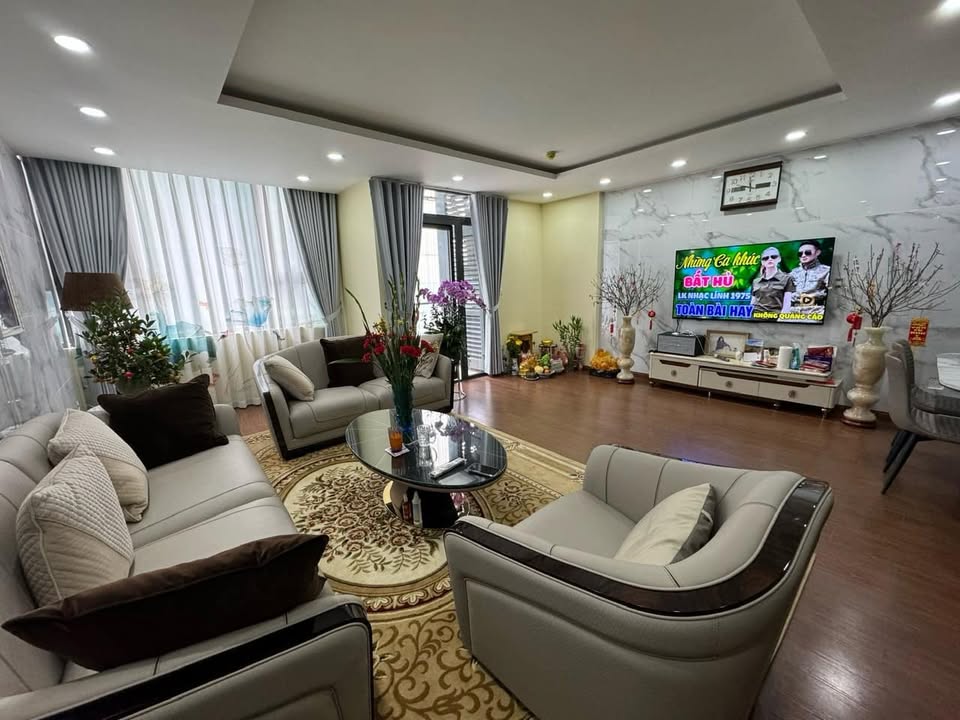 Cho thuê căn hộ Skyline Đống Đa 77m² - Bể bơi 4 mùa, view Hồ Hoàng Cầu