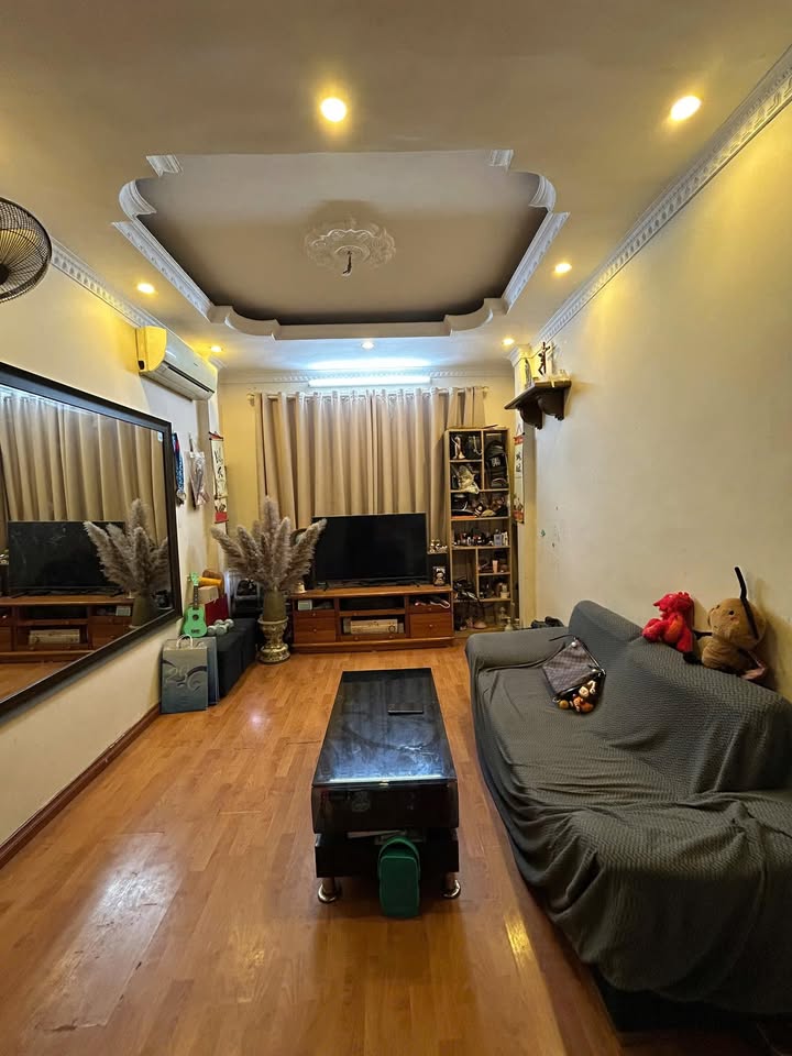 Cho thuê nhà 25m² Nguyễn Phúc Lai, Đống Đa - 5 tầng, 2PN, ô tô gần