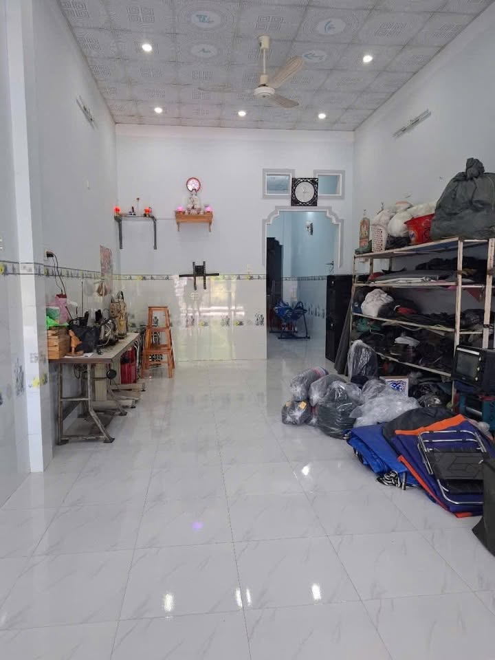 Nhà Mặt Tiền Phú Thọ Tây (125m²) - Kinh Doanh Sầm Uất, View Sông Yên Bình