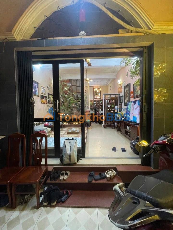 Nhà Phố 50m² 4 Tầng Mặt Tiền 5m - Phường Bưởi, Tây Hồ - Giá 13.x Tỷ