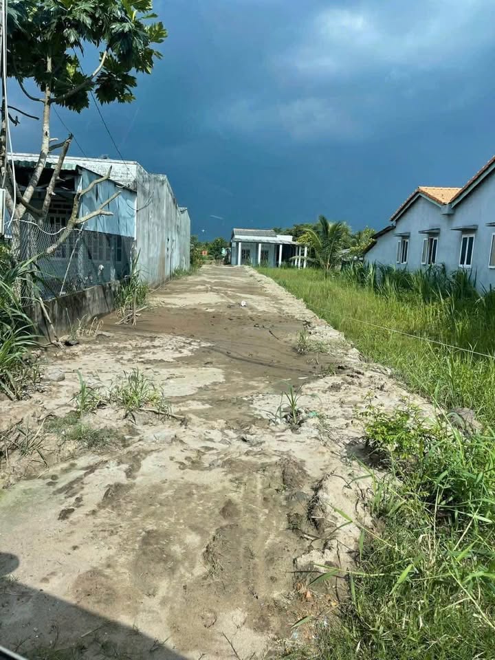 Nhà Mặt Tiền Lê Văn Khuyên Tân An - 360m² Full Thổ Cư - Giá 2.2 Tỷ