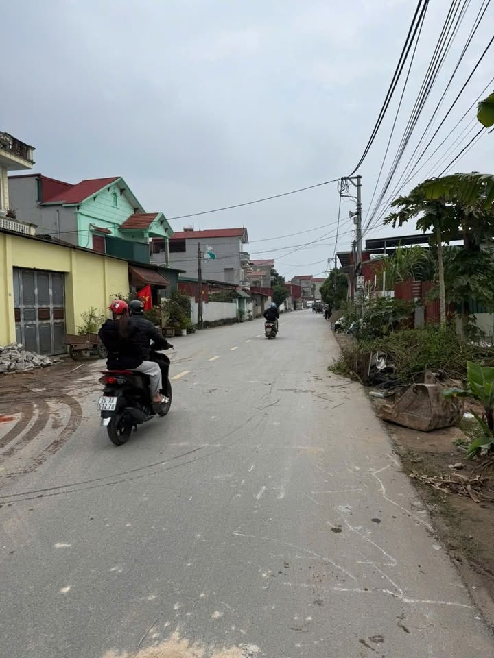 Đất Sóc Sơn 112m² - Trục Chính Chiều Thôn, Sổ Hồng Sẵn Sàng Sang Tên