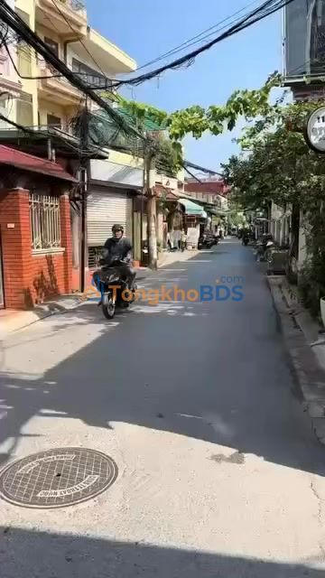 Nhà Phố Quán Nam 120m² (3PN) - Ô Tô Đỗ Cửa, Sổ Hồng Riêng, Gần Aeon Mall