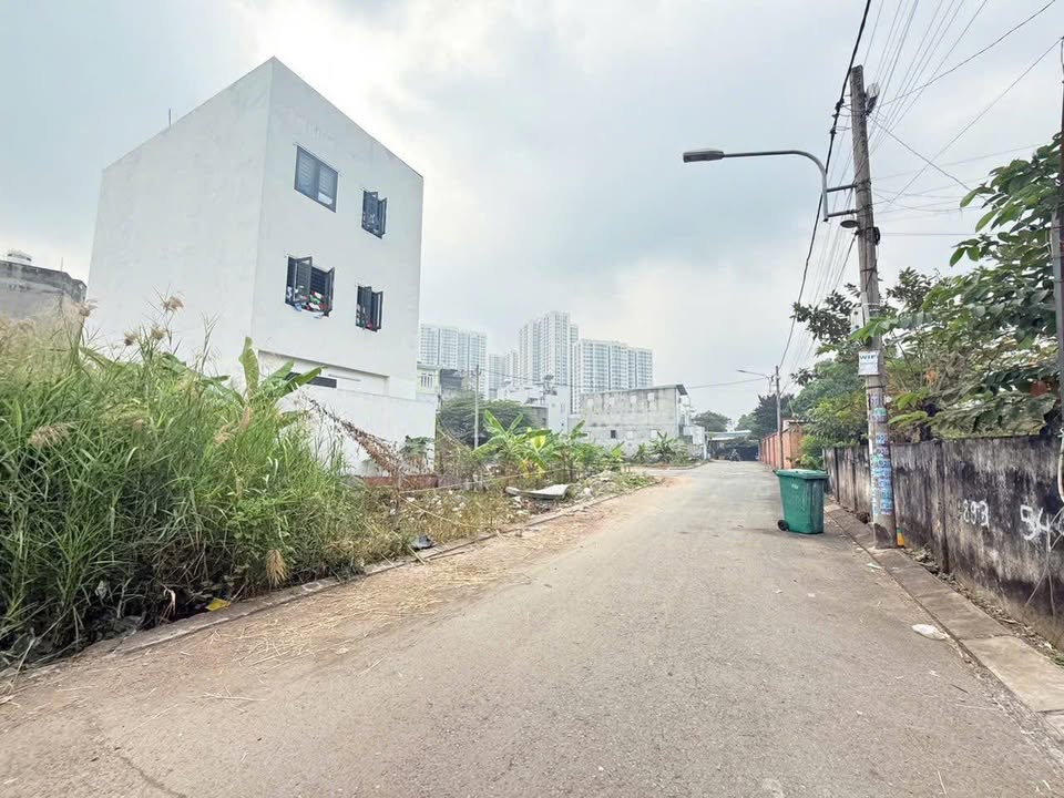 Bán Gấp Đất Thổ Cư 82m² Mặt Tiền Đường 21 Nguyễn Xiển, TP. Thủ Đức