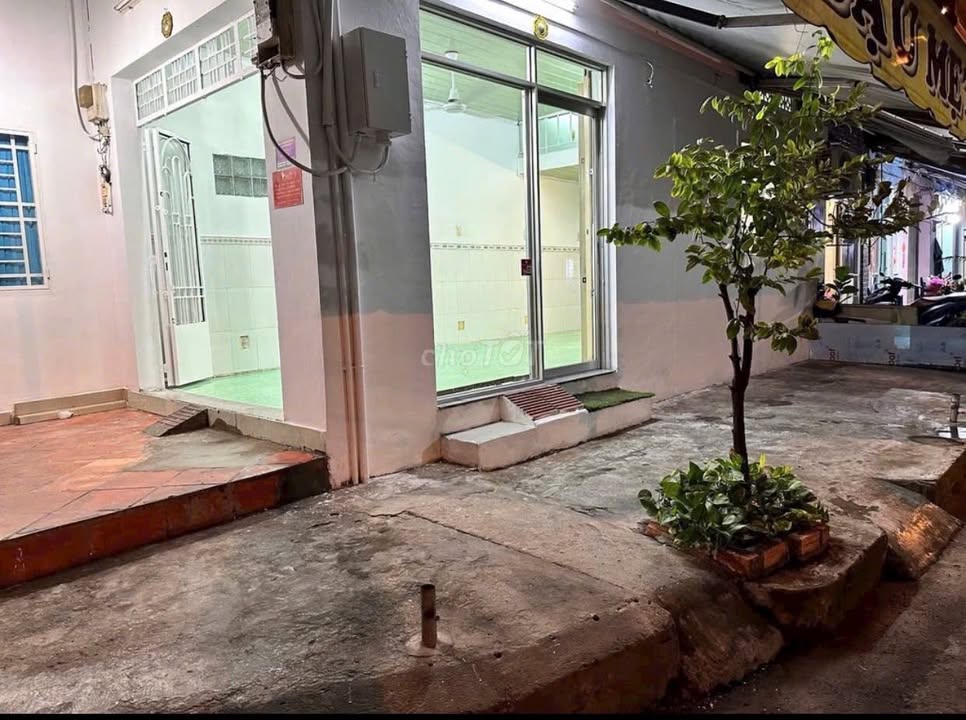 Cho thuê Căn góc Mặt tiền Tân Quy, Quận 7 - 30m² Giá 11 Triệu