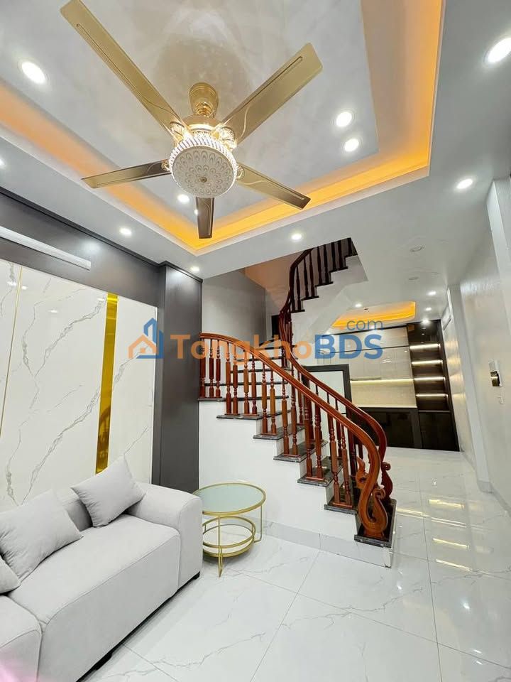 Nhà Góc 3 Tầng Ngô Thì Nhậm, Thái Bình - 36m² Giá 2.7 Tỷ