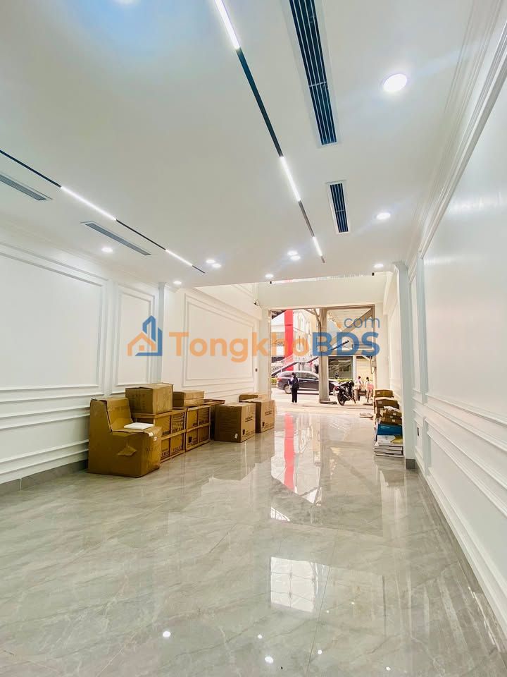 Nhà Mặt Phố Nguyễn Văn Cừ 61m², 7 Tầng Thang Máy, Kinh Doanh Đỉnh Cao