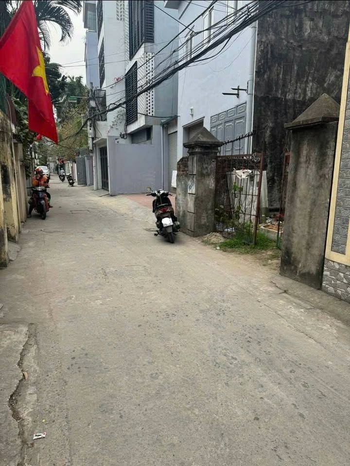 Bán Đất Vàng Ngọc Thụy, Long Biên 70m² - Sổ Đỏ Vuông Vắn, Ô Tô Tới Nhà