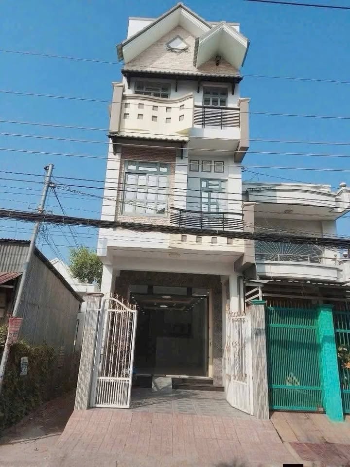 Nhà MT Tây Sông Hậu, Long Xuyên - 222m² Sàn, 6PN, KD Đa Ngành 9 Triệu/Tháng