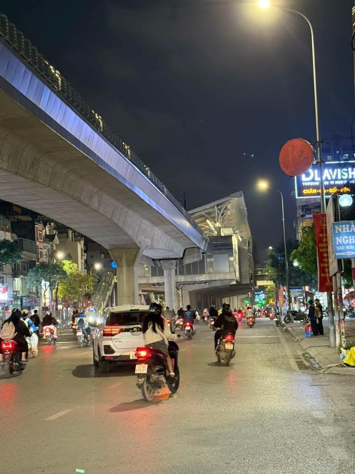 Nhà 7 Tầng Thang Máy Mặt Tiền Hồ Tùng Mậu, Bắc Từ Liêm - 40m², 15 Tỷ