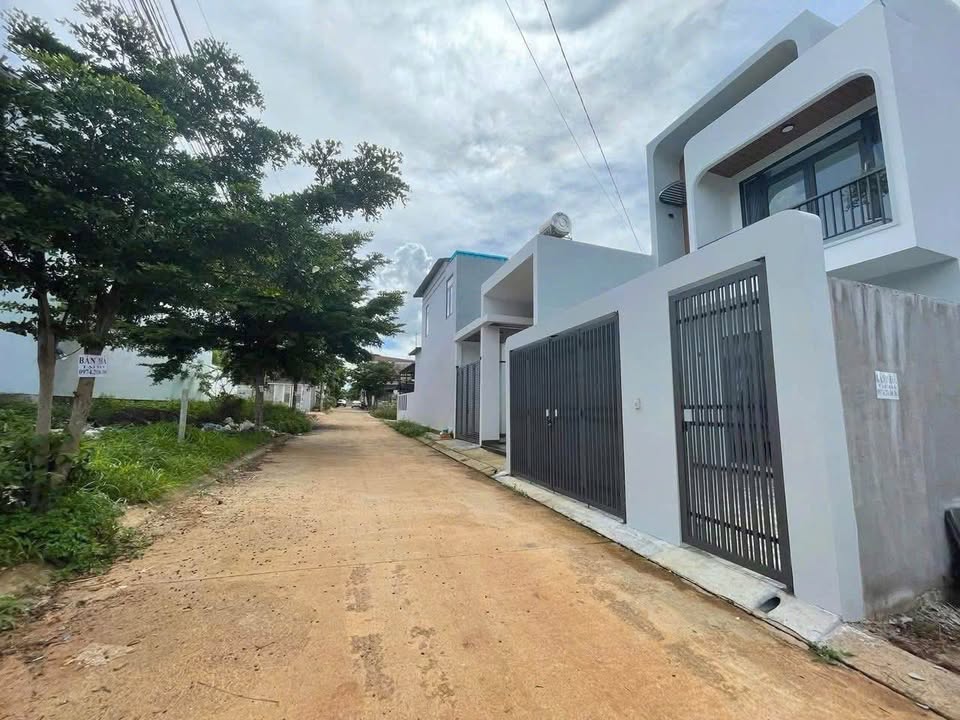 Nhà Thành Đồng - Y Moal, BMT: 189m² Full Thổ Cư, 5 Tỷ - Ô Tô Vào Tận Nhà