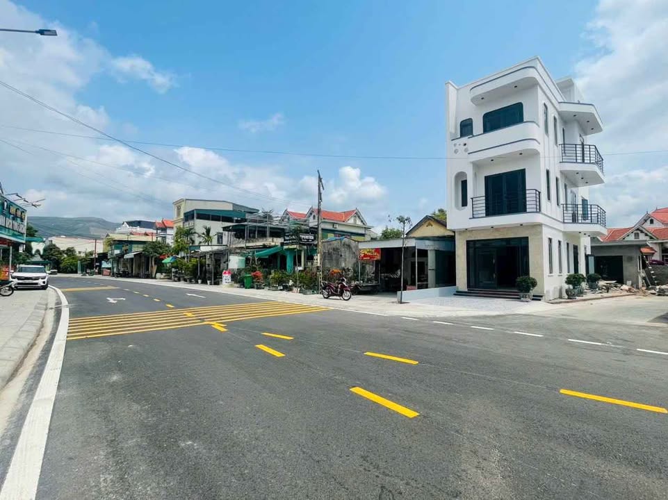 Nhà Mặt Tiền Kinh Doanh Đường Khu Cây Số 11, Quảng Yên - 140m² Sổ Hồng