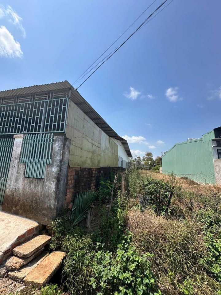 Nhà Hẻm Hoàng Sa 250m² - 2PN, Sân Oto, Giá 1 Tỷ XXX