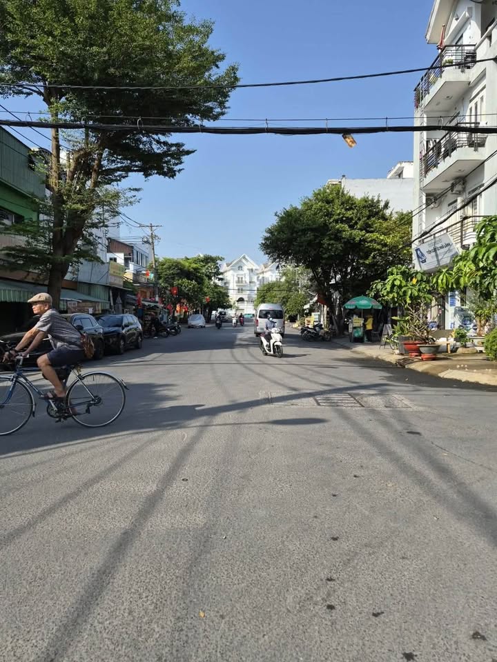 Nhà 3 Tầng Dương Quảng Hàm, Gò Vấp - Nở Hậu, Hẻm Thông, Sổ Hồng Riêng