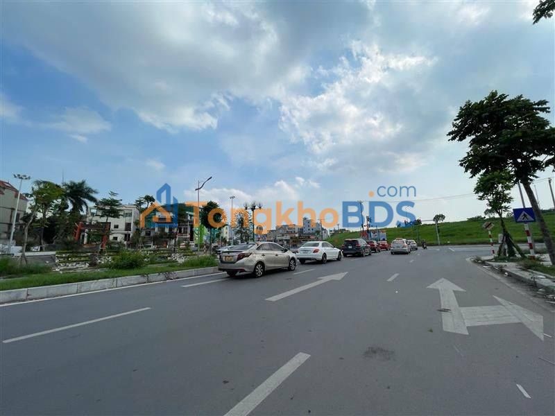 Nhà Mặt Phố Kinh Doanh Đỉnh Cao Ngọc Thụy, 50m², Lô Góc 2 Thoáng