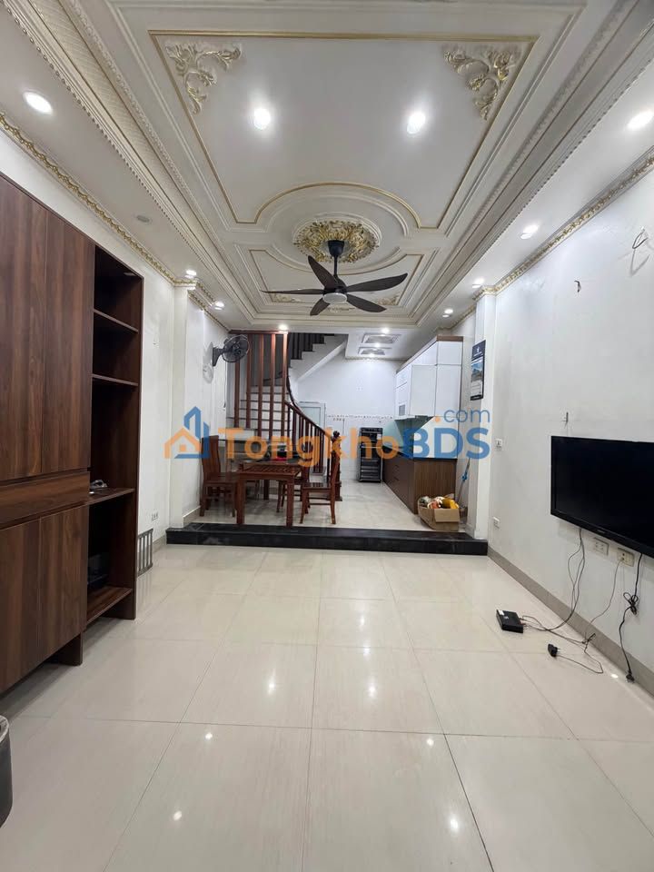 Nhà 32m², 5 Tầng, Ngõ Thông Hồng Tiến, Long Biên - Sát Phố, Gần Bệnh Viện Tâm Anh