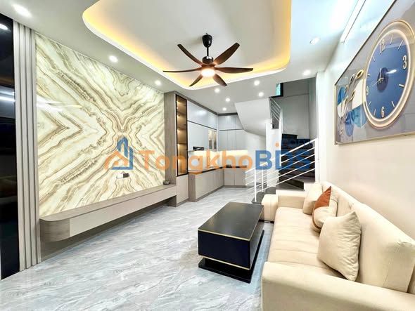 Nhà 40m² Lê Văn Lương, Cầu Giấy - 6 Tầng, 4PN, 2 Thoáng - Giá 8 Tỷ