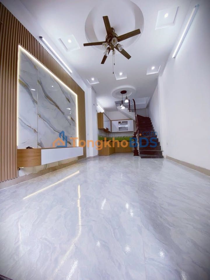 Nhà 5 Tầng Vĩnh Hưng, 32m² - Sổ Đỏ Riêng, Giá Thỏa Thuận