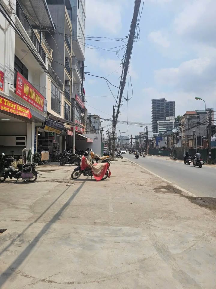 Bán Nhà 50m² Đê La Thành, Đống Đa - Vị Trí Vàng, Giá 12 Tỷ