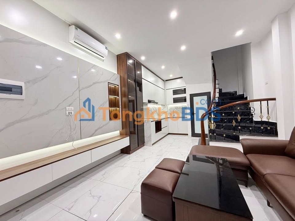 Nhà Lô Góc Phố Đội Cấn 35m² - 6 Tầng Đẹp, Sẵn Sàng Ở Ngay