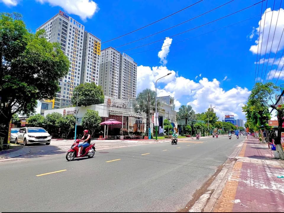 Nhà Mặt Tiền Lý Thường Kiệt Dĩ An 360m² - Kinh Doanh Đỉnh Cao