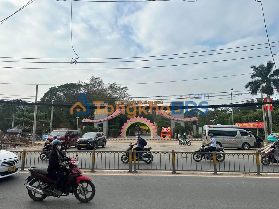 Nhà Hẻm Xe Hơi 616 CMT8, Q3 - 3 Tầng Đủ Tiện Nghi, Giá Thỏa Thuận