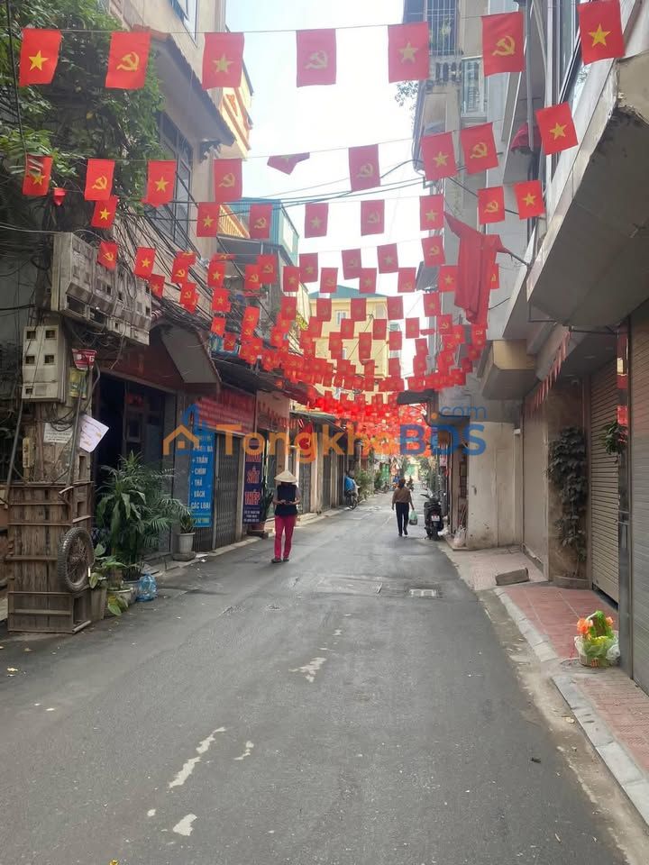 Nhà Tân Mai - Hoàng Mai 30m² x 4 Tầng, Ô tô tránh, Hơn 3 tỷ