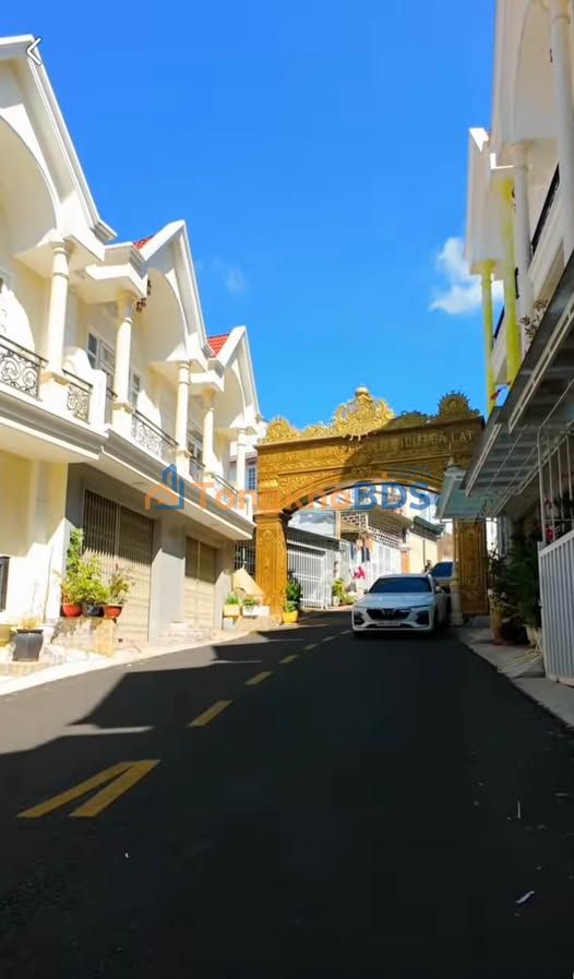 Nhà 71m² Sổ Riêng 3 Tầng Nguyễn Trung Trực, Đà Lạt - Giá 6.5 Tỷ