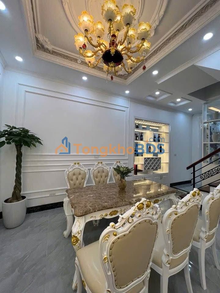 Nhà 56m² 5 tầng Ngõ Hồ Linh Quang, Đống Đa - Ô tô đỗ cửa, Sổ hồng sẵn sàng