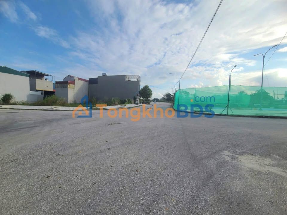 Đất Nền Hậu Lộc 98m² - View Sân Bóng, Sổ Đỏ, Giá 5 Tỷ