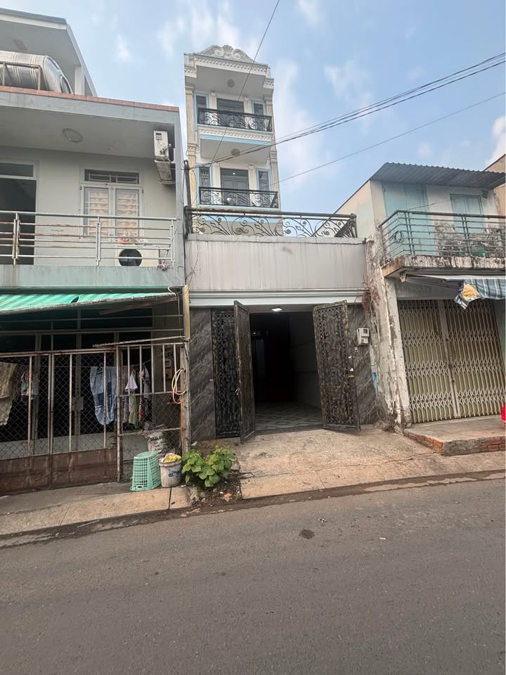 Nhà Mặt Tiền Xuân Thới Đông Hóc Môn 88m² - Kinh doanh Sầm uất, 6PN, 3 Lầu