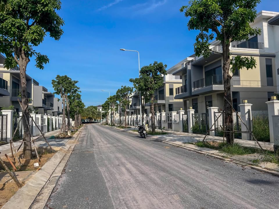 Nhà Phố Biên Hòa 160m² Đường Thông Gần Clubhouse - Sẵn Sàng An Cư