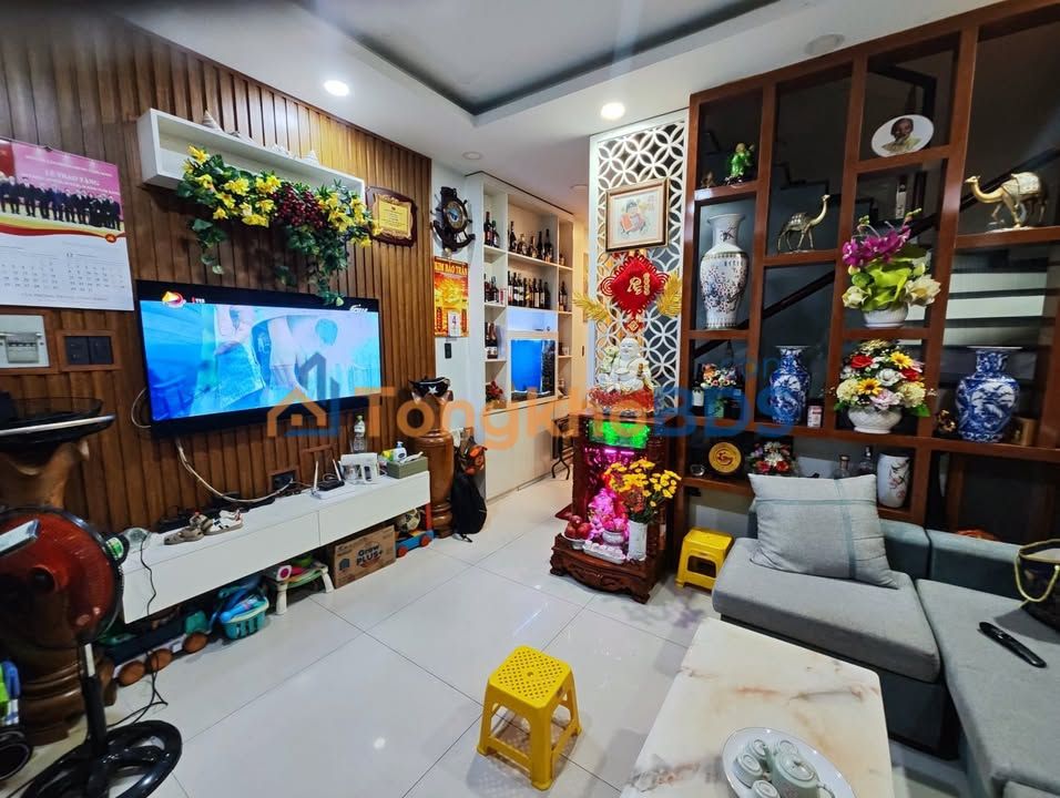 Nhà 5 Tầng 65m² Phú Nhuận - 9PN Giá 11.5 Tỷ - View Kè Trường Sa