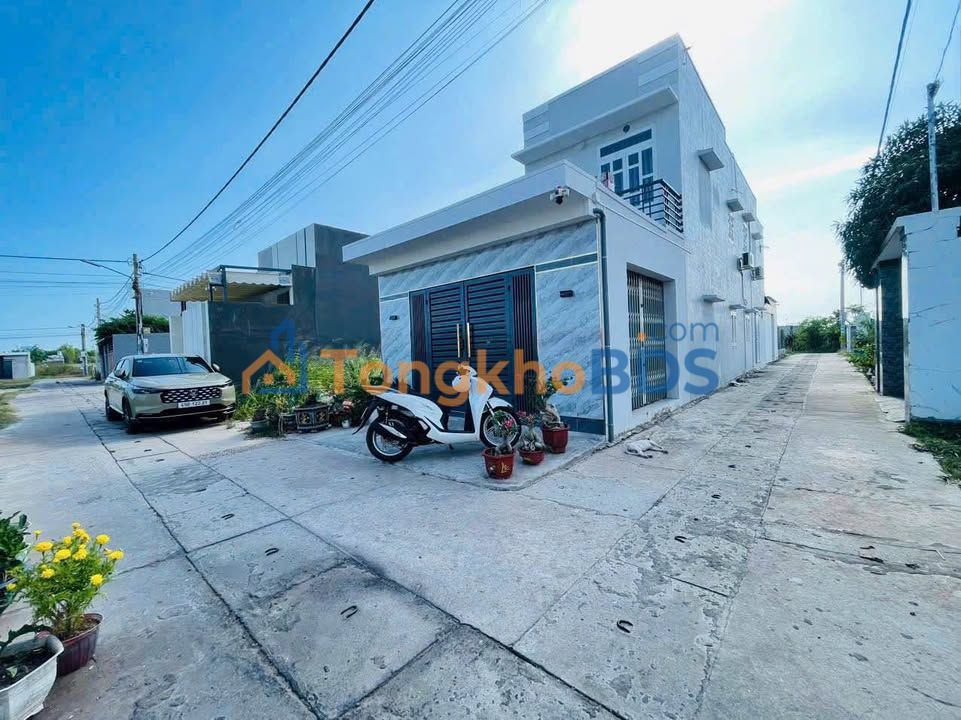 Nhà Lô Góc 2 Tầng Ngô Đức Tốn, Phan Thiết - 100m² Sẵn Sàng Ở Ngay