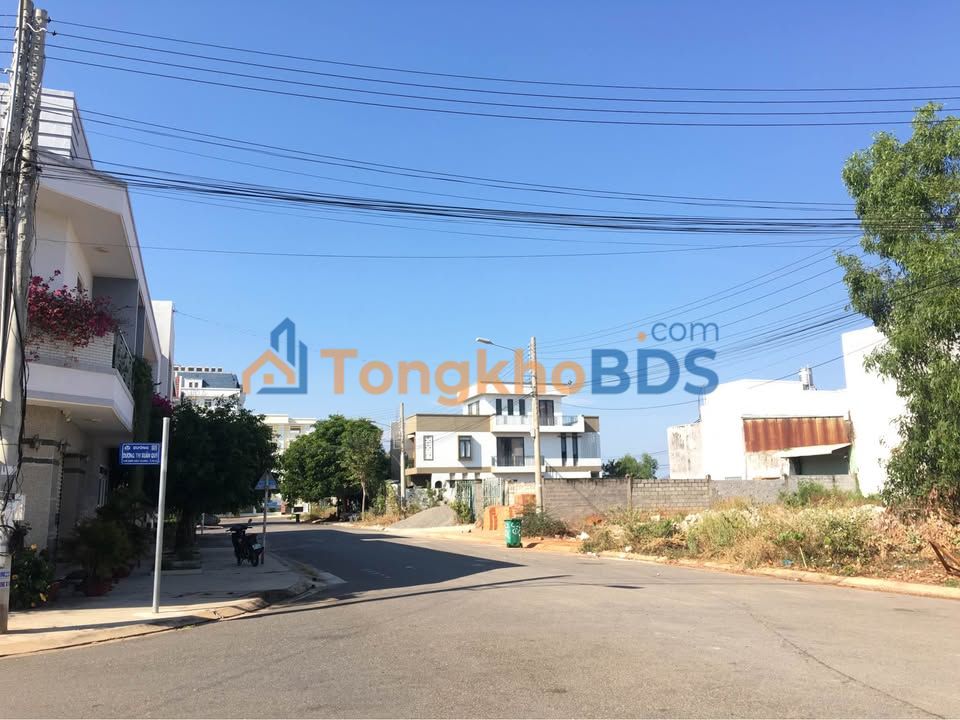 Đất nền mặt tiền Đốc Ngữ, Phan Thiết 100m² - Giá 3.3 tỷ