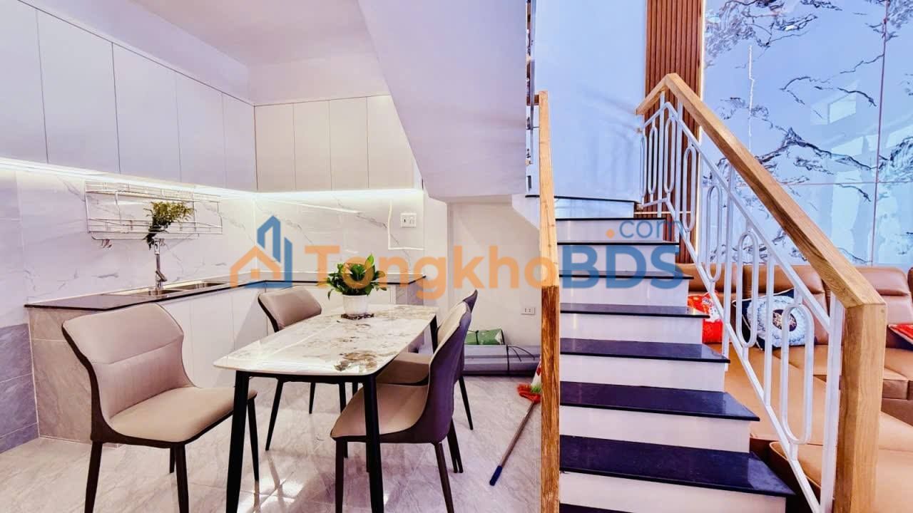 Nhà Phố 2 Tầng Mặt Tiền Hà Huy Giáp, Q12 - 51m², 3PN, Giá 4 Tỷ - Oto Vào Tận Nhà