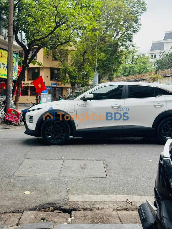 Bán gấp tập thể Hàng Lược, Hoàn Kiếm - 65m², 2PN, Ô tô đỗ cửa, Lô góc 3 thoáng