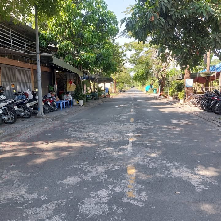 Đất Cát Lái Thủ Đức 200m² - Gần UMT - Sổ Đỏ Sẵn Sàng