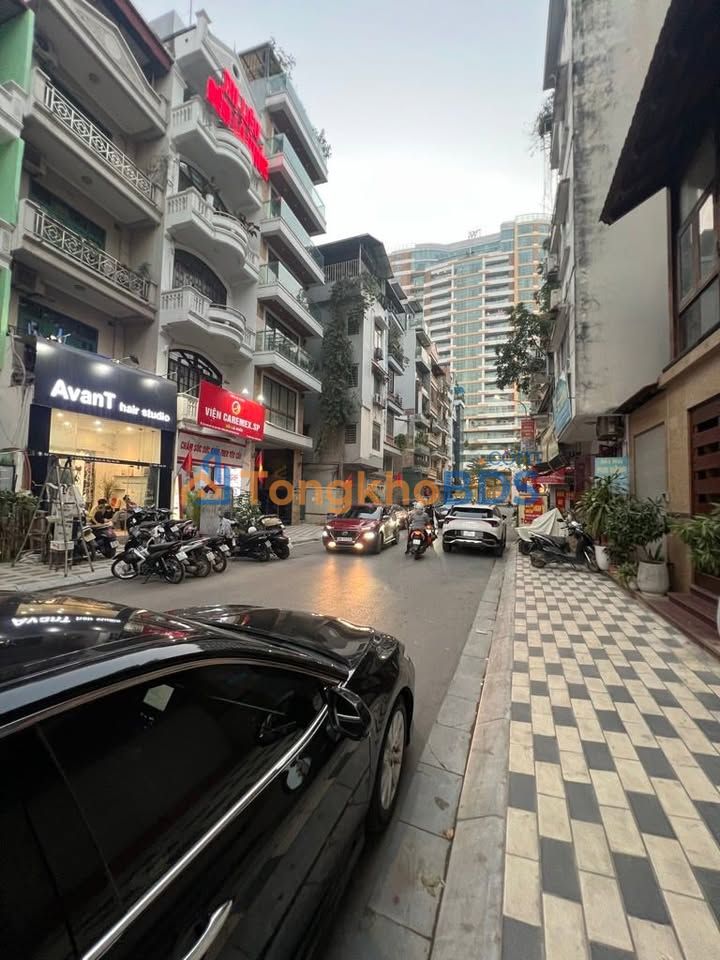 Nhà mặt phố Lạc Long Quân 32m² - 6 tầng thang máy, kinh doanh đỉnh