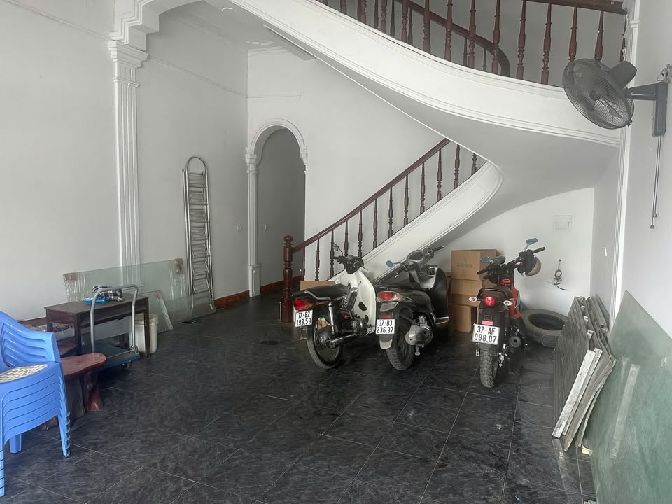 Nhà Nguyên Căn 2 Tầng Hà Huy Tập, TP Vinh - 100m²/sàn, Giá 15 Triệu