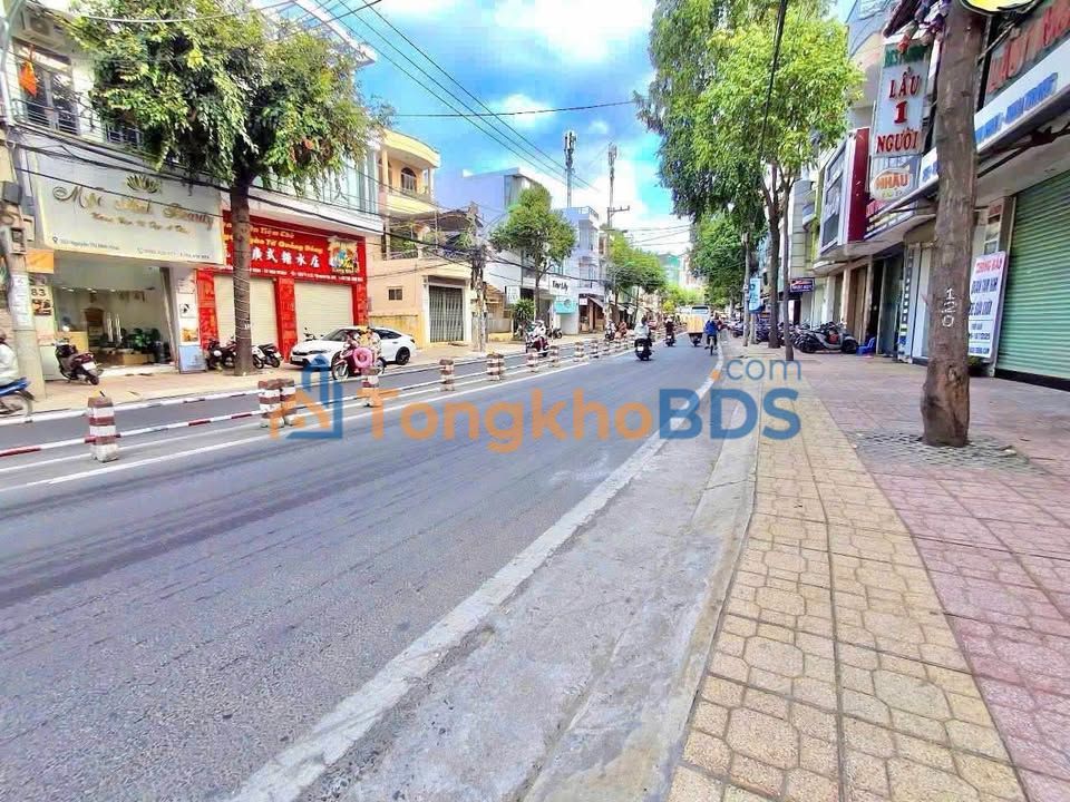 Nhà Phố Biển Nha Trang MT Nguyễn Thị Minh Khai - 117m² Kinh Doanh Tốt
