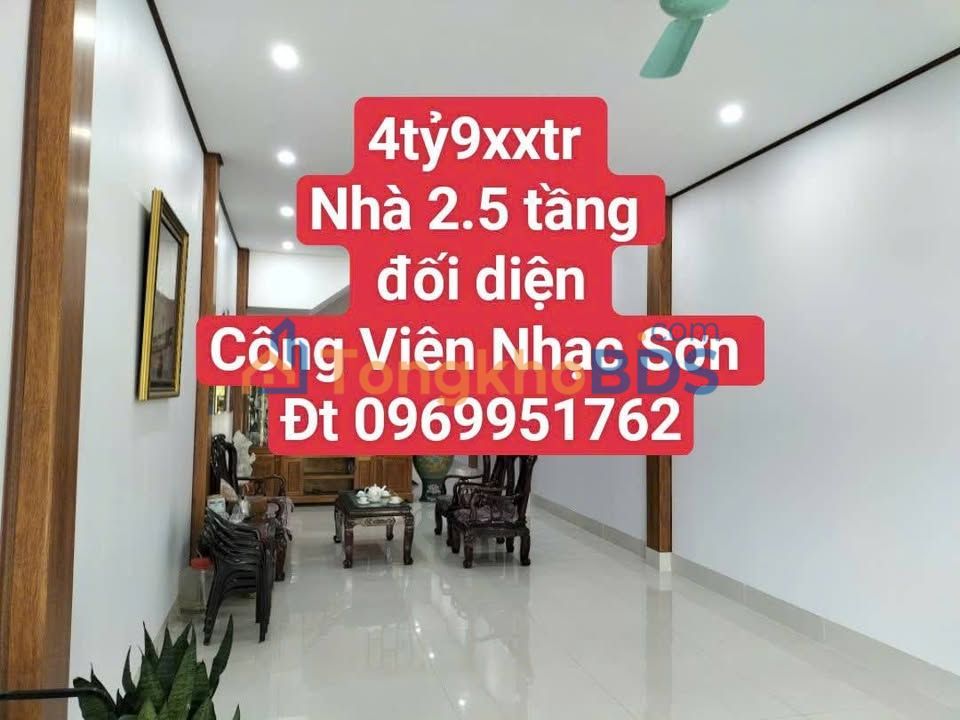 Nhà 2.5 Tầng Mặt Tiền Nhạc Sơn, Lào Cai - 4.9 Tỷ, Đối Diện Công Viên
