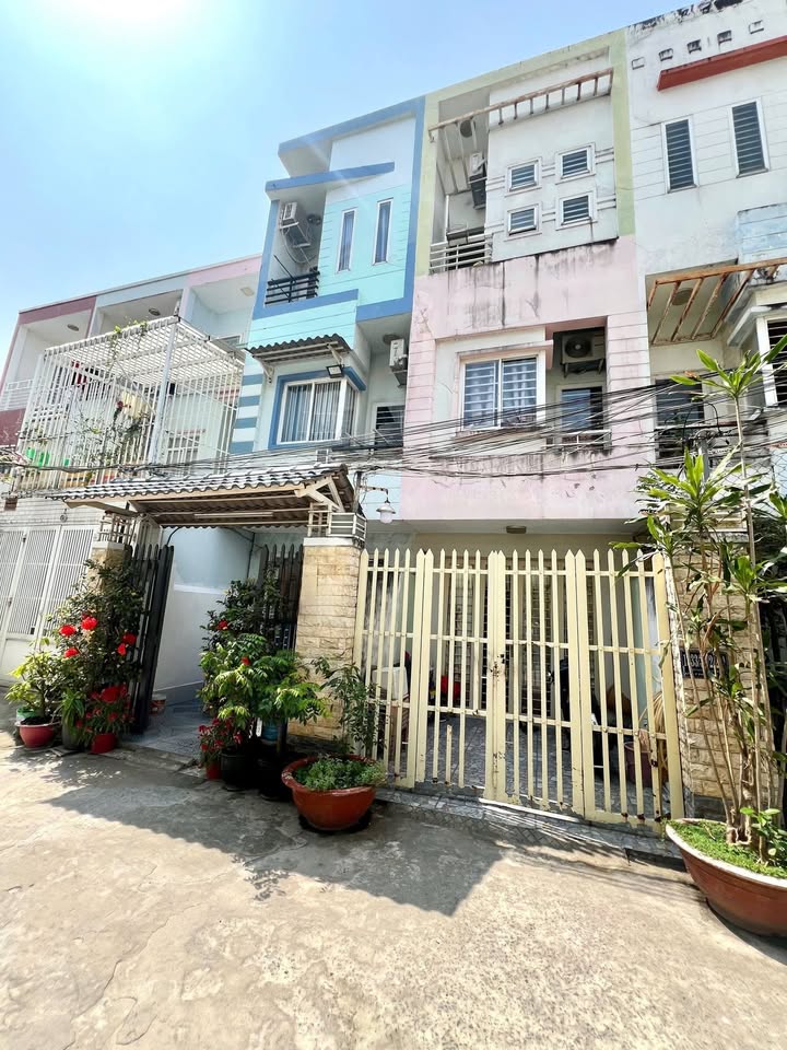 Nhà 3 Lầu Hẻm Xe Hơi Lê Thị Chợ, Q7 - 4PN, 130m² Sàn, 6.7 Tỷ