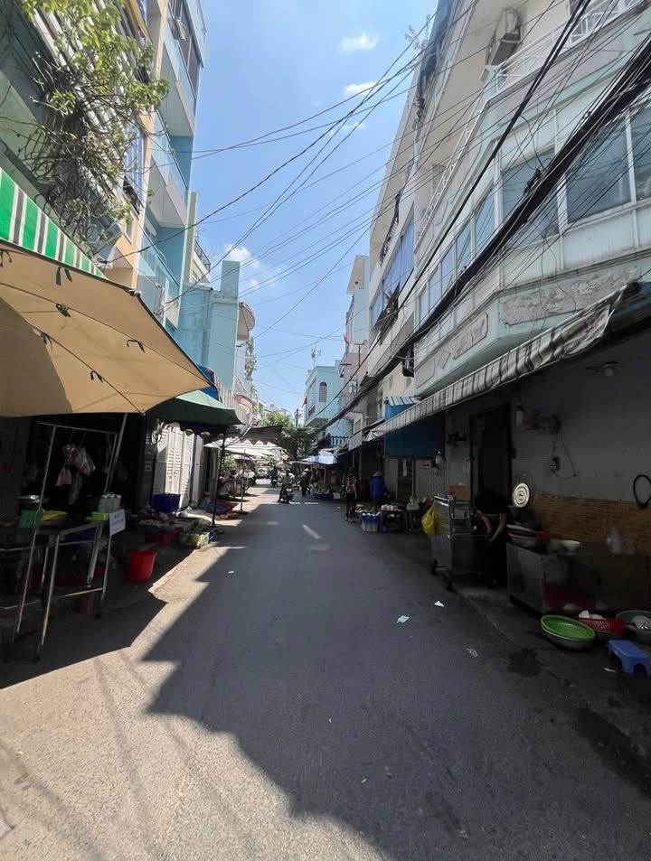 Nhà Mặt Tiền Q10 - Ngang 9m Hiếm Có - 35.6m² Giá 10-11 Tỷ