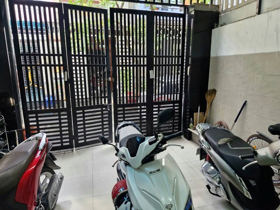 Nhà 4 Tầng Linh Xuân 67m² - Hẻm Xe Hơi 7m, Sẵn Sàng Đón Chủ Mới