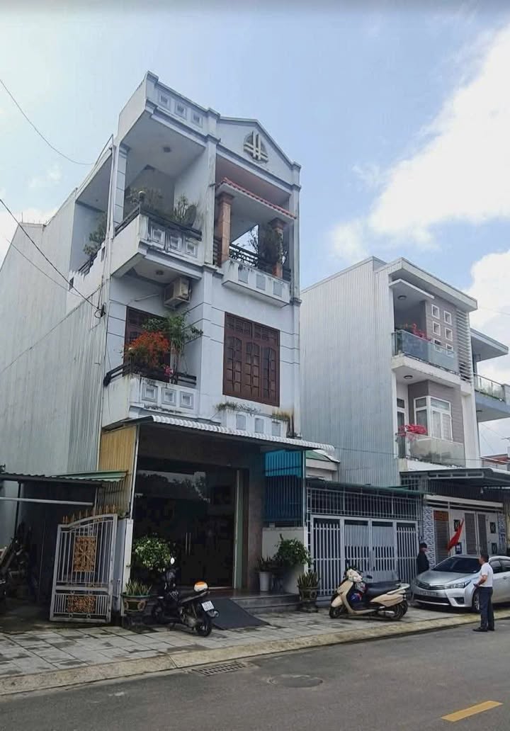 Nhà 3 Tầng Mặt Tiền Nguyễn Công Mậu, Quảng Ngãi - 120m², 4.6 Tỷ