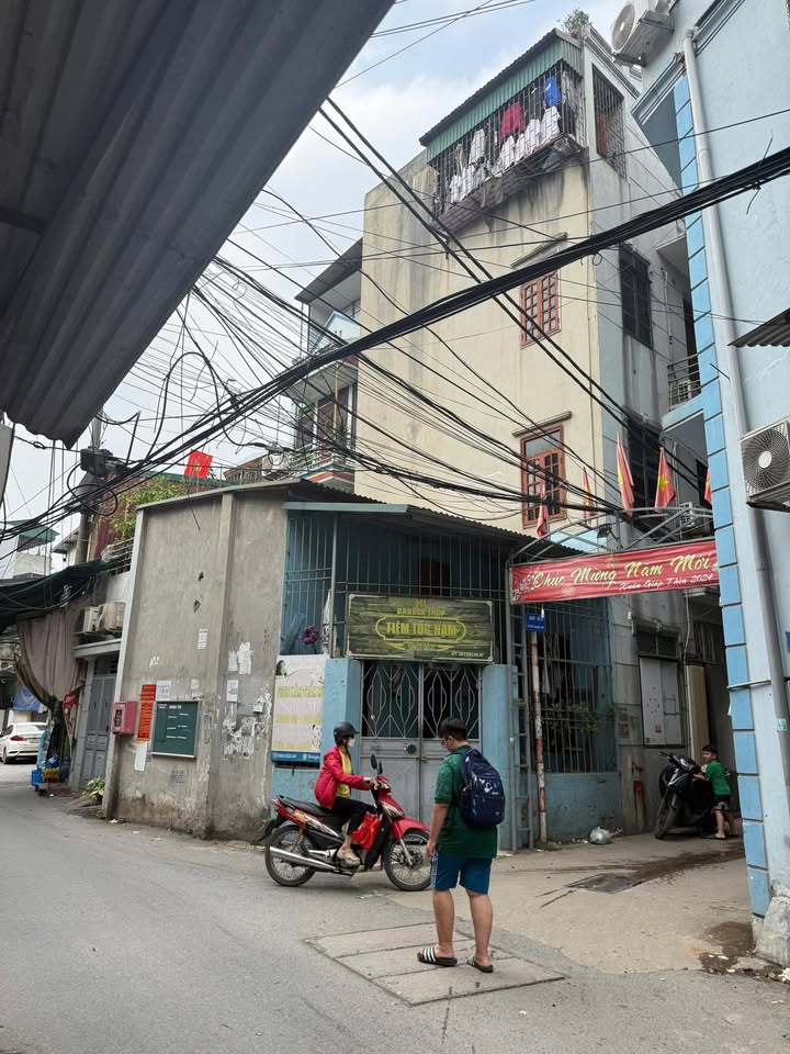 Nhà 28m² Lĩnh Nam, Hoàng Mai - Sổ Chung, Ngõ Ô Tô Đỗ Cửa