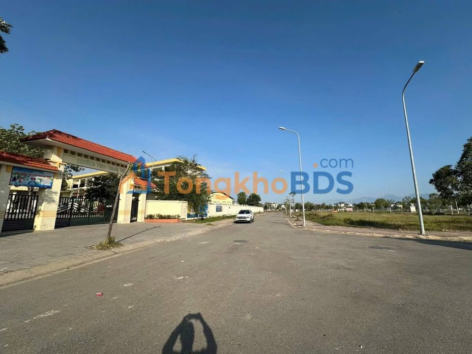 Bán đất Vĩnh Yên 396m² - Mặt tiền 22m, hướng Nam, đối diện THCS Thanh Trù