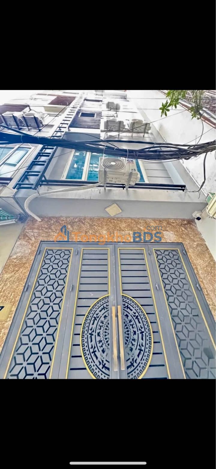 Bán Nhà Hoàng Quốc Việt 33m² 5 Tầng - Giá 8.49 Tỷ