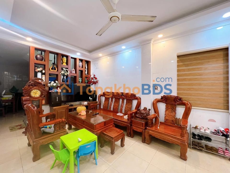 Nhà Phố Lê Trọng Tấn - Thanh Xuân: Lô Góc 45m², 3 Tầng, Giá 2 Tỷ Xíu